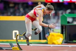 Sara Andrs gana la medalla de bronce en 400 metros T44 durante el Campeonato del Mundo de Atletismo Paralmpico de Londres.