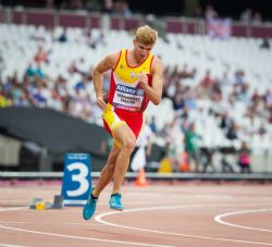 Jos Luis Fernndez corre la final de los 400 metros T12 en el Mundial de Atletismo Paralmpico de Londres.