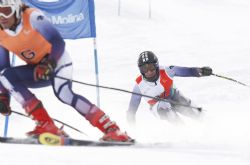 Gabriel Gorce y su guía Aleix Suñé en la prueba de la Copa del Mundo de Esquí Paralímpico en La Molina (Girona), enero de 2009