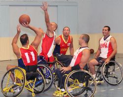 Entrenamiento de la seleccin espaola masculina, previo al Europeo de Baloncesto en Silla de Ruedas de Wetzlar (Alemania) 2007.