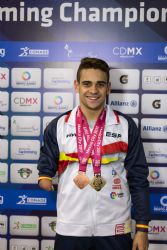 scar Salguero con sus dos medallas del Campeonato del Mundo de Natacin Paralmpica Mxico 2017.