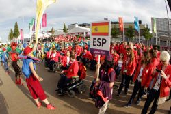 Expedicin Espaola en el izado de bandera.