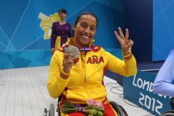 Teresa Perales, gana la medalla de plata en los 200 metros libres.