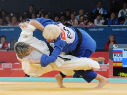 Carmen Herrera en la lucha por el oro en la categora de -70 kilos.