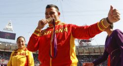 David Casinos con la medalla de oro.