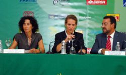 La infanta Elena, la Ministra de Educacin, Mercedes Cabrera, y el presidente del Comit Paralmpico Espaol, Miguel Carballeda, durante el acto de despedida del Equipo Espaol.