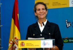 La infanta Elena anima a los deportistas espaoles en el acto de despedida del Equipo Paralmpico Espaol.