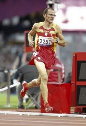 Ignacio Avila, disputando la final de los 1500 metros.