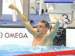Jose Antonio Mari Alcaraz medalla de bronce en los 50 metros libres.