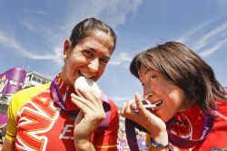 Josefa Bentez y Mayalen Noriega logran medalla de plata en la prueba de fondo en carretera