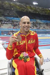 Richard Oribe medalla de bronce en los 200 metros libres.