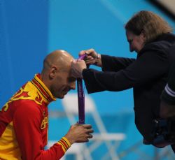 Richard Oribe medalla de bronce en los 200 metros libres.