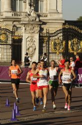 Alberto Suarez Laso, disputando la carrera de maratn en la categora de T46-T12