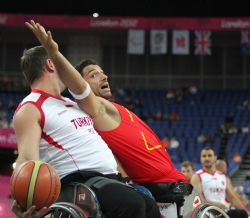 Roberto Mena, en el partido que enfrento a turquia contra Espaa.