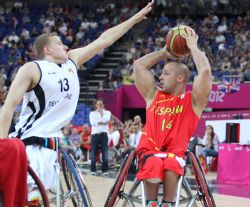 David Mouriz Dopico, en el partido que enfrento la seleccin espaola de baloncesto en silla contra la seleccin Alemana