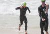 Jairo Ruiz haciendo la transicin de la natacin al ciclismo durante la prueba de triatln, categora PT4, en la que consigui la medalla de bronce