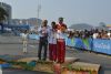 Alberto Surez, en el podio tras lograr la medalla de plata en maratn en categora T12 (deportistas con poco resto de visin), al llegar a la meta con un tiempo de 2:33?T 11.