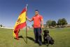 David Casinos y su perro-gua, con la bandera de Espaa.