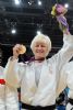 Carmen Herrera enseando su medalla de oro en los Juegos Paralmpicos de Londres 2012