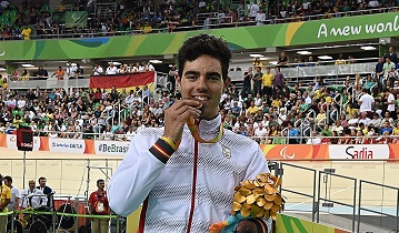 ALFONSO CABELLO SE CUELGA EL BRONCE EN CICLISMO EN PISTA