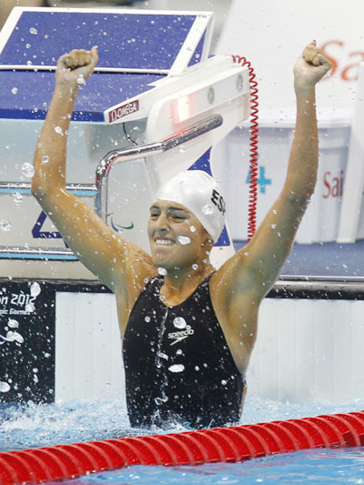 Michelle Alonso contenta tras finalizar la prueba de los 100 braza