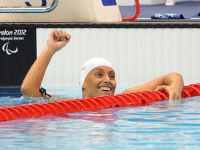 Teresa Perales contenta tras lograr la medalla de bronce en 100 metros braza