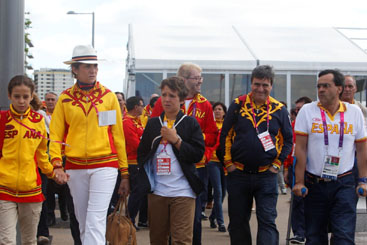 La infanta Elena acompaada por sus hijos en la Villa Paralmpica