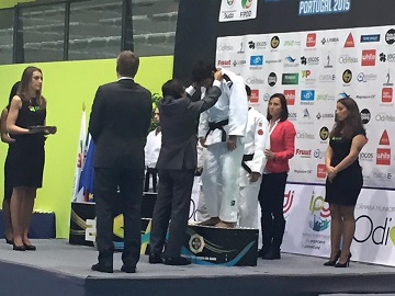 Dani Gavilan recoge su medalla de bronce