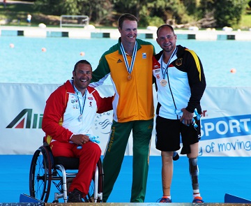 Javier Reja con su medalla. Foto: RFEP