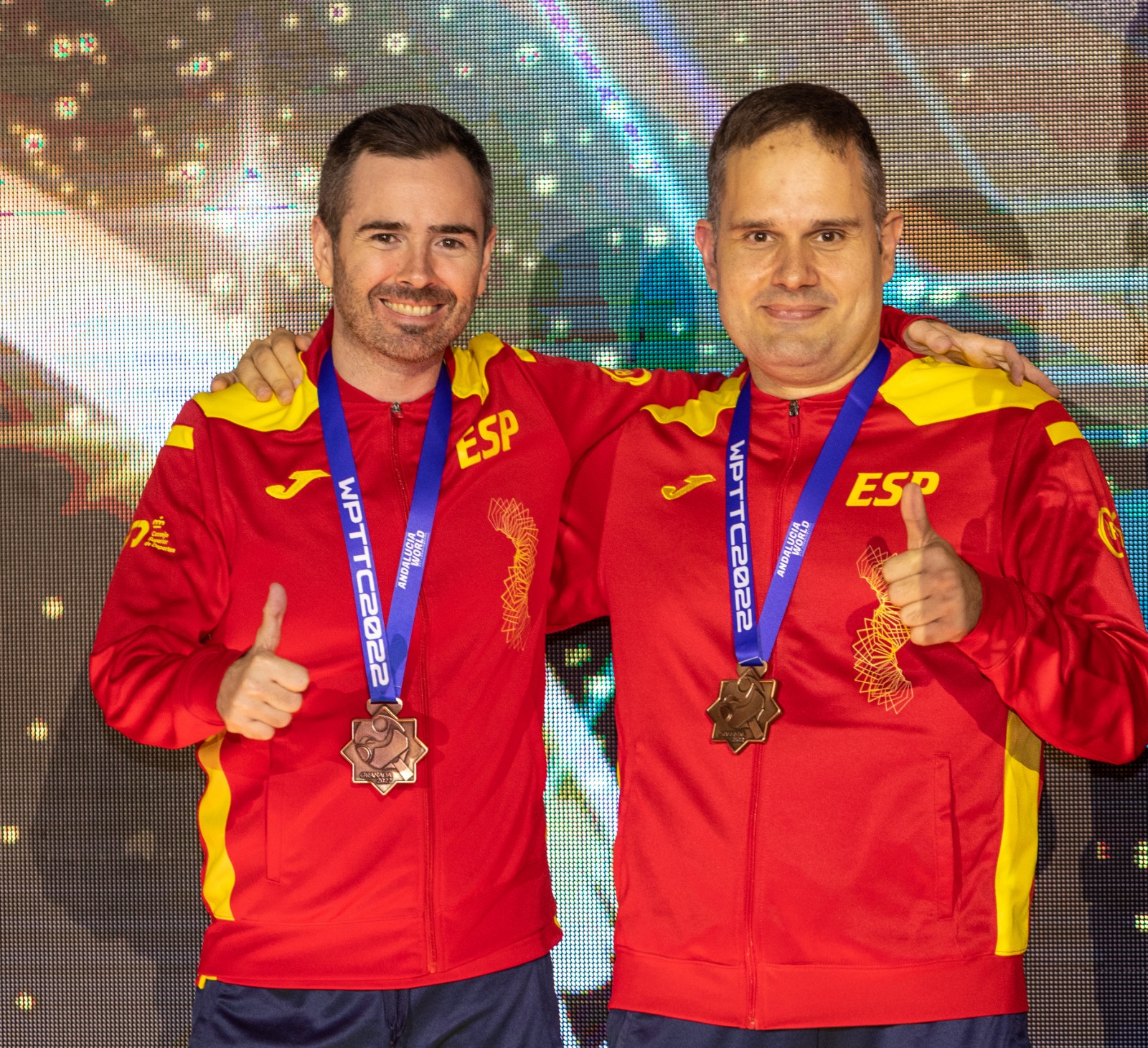 Álvaro Valera y Jordi Morales con la medalla de bronce