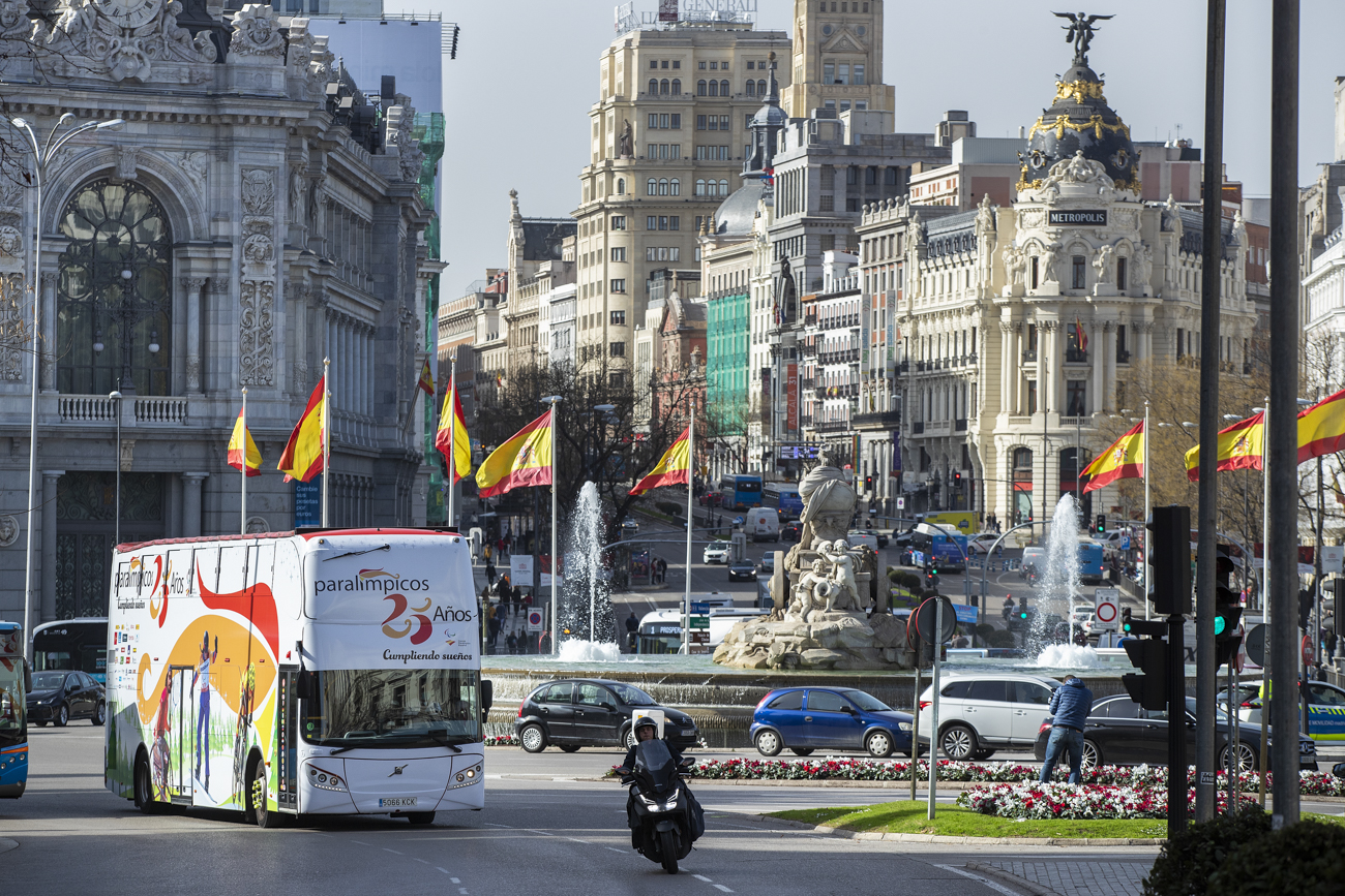 El autobús a su paso por Cibeles