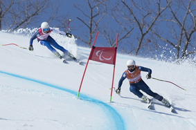Esquiadores paralímpicos