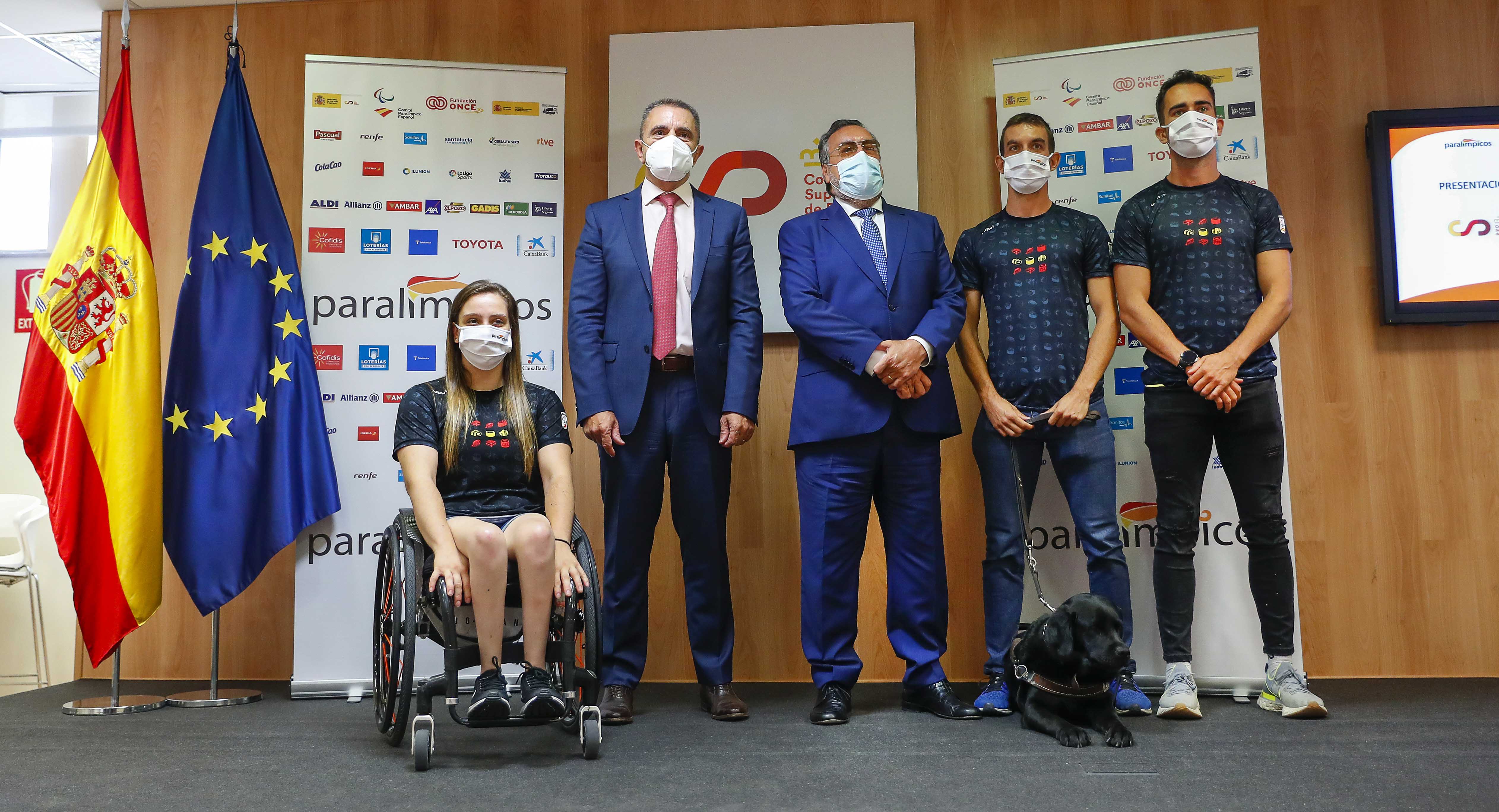Foto de familia tras la presentación de la selección