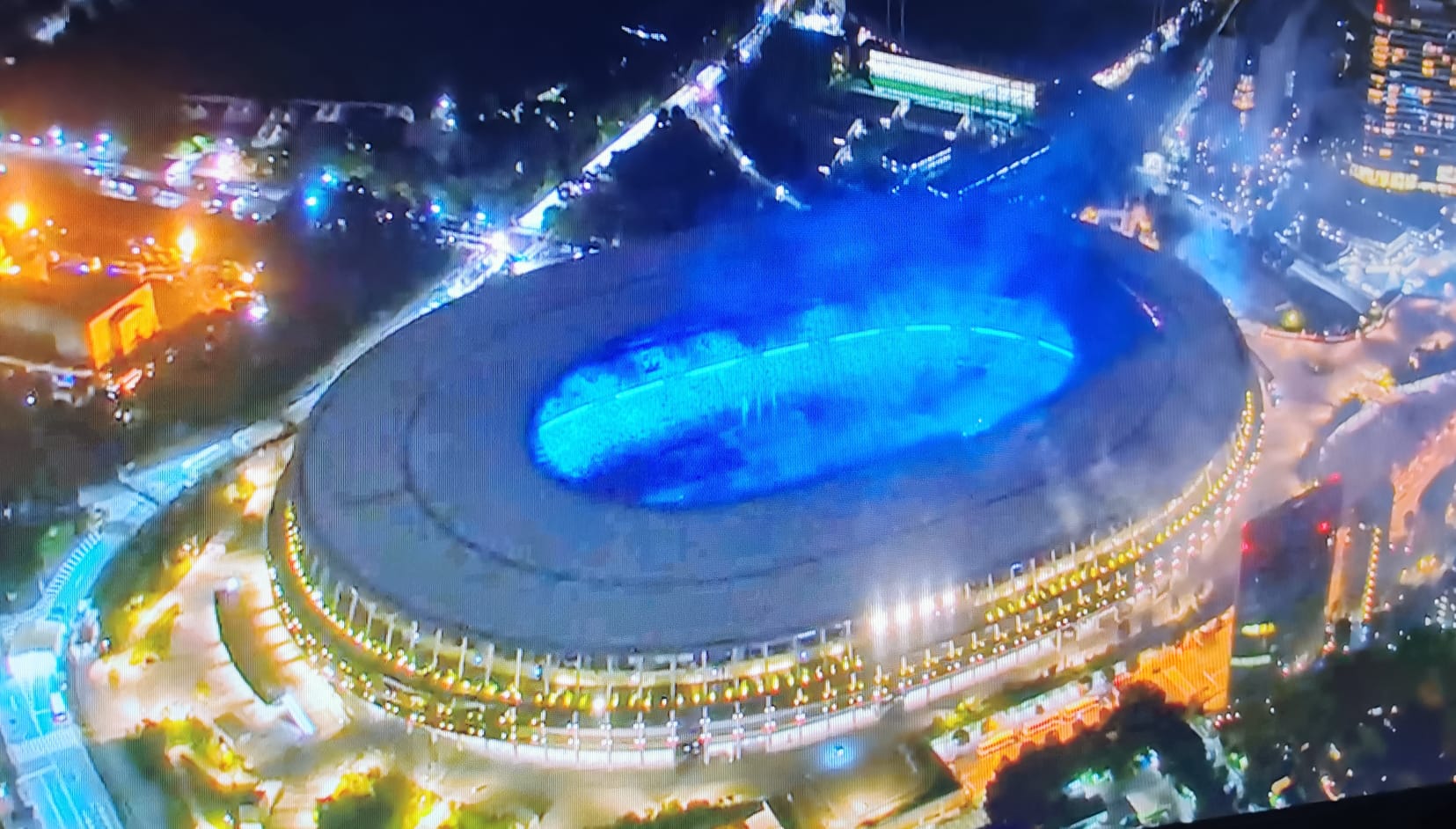 Vista áerea del estadio olímpico de Tokio durante la ceremonia de clausura.
