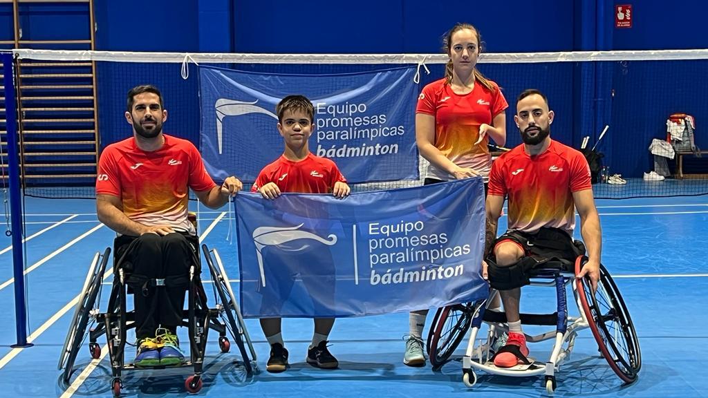 Miembros del Equipo de Promesas Paralímpicas de Bádminton