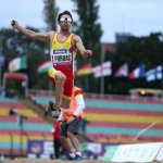 Xavi Porras, en el salto que le dio la medalla de bronce en el Europeo de Berlín.