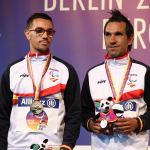 Manuel Garnica, en el podio de Berlín como subcampeón de Europa de 1500 T11.