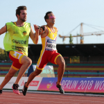 Entrada en meta de Martín Parejo como subcampeón de Europa en la prueba de 100 metros T11 en Berlín.