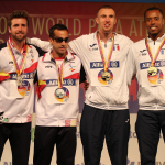 Martín Parejo y su guía, Albert Selva, en el podio con la medalla de plata del Europeo de Berlín.