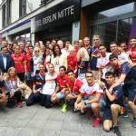 El equipo español recibe la visita de la secretaria de Estado para el Deporte, María José Rienda, en el Europeo de Berlín.