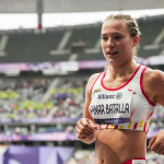 Fiona Pinar en la ronda 1 mujeres 200M - T64