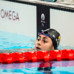 Berta García se sumerge en la piscina