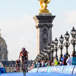 Las calles de París de gala para el triatlón