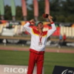 José María Pámpano celebra su medalla de bronce en los 1.500 metros (clase T36) del Mundial de Lyon 2013.