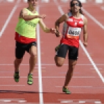 Martín Parejo y su guía, Tim Stewart, en los 100 metros (clase T11) en el Mundial de Lyon 2013.