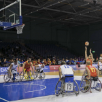 Alejandro Zarzuela lanza a canasta en el partido España-Itala del Europeo BSR 2015.