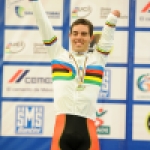 Alfonso Cabello, en el podio con la medalla de oro del Mundial de Ciclismo en Pista de Aguscalientes 2014.