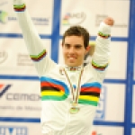 Alfonso Cabello, en el podio con la medalla de oro del Mundial de Ciclismo en Pista de Aguscalientes 2014.