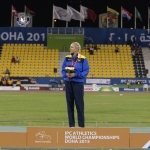 Sara Martínez Puntero, en el podio con la medalla de bronce en salto de longitud T12 del Mundial de Atletismo Doha 2015.