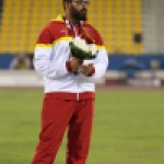 Kim López, en el podio con la medalla de plata de la prueba de lanzamiento de disco T12 en el Mundial de Atletismo Doha 2015.
